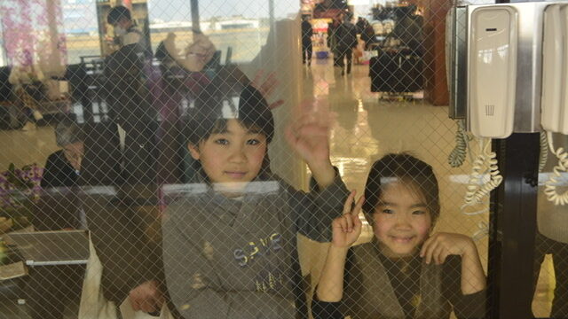 kids waiting on airport