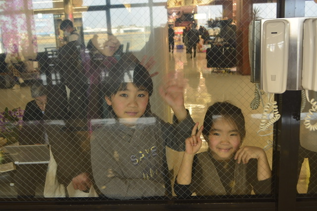 kids waiting on airport