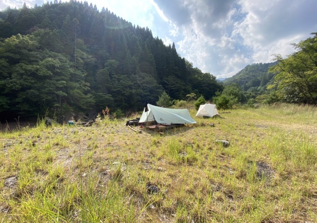 tarp camping setup